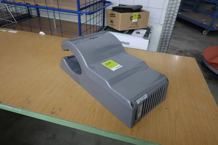 1 x Dyson Airblade Handtrockner